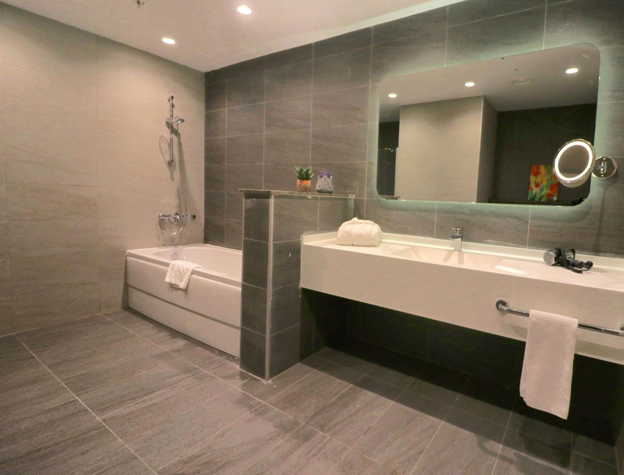 Doubletree By Hilton Ankara Incek Ancara Exterior foto